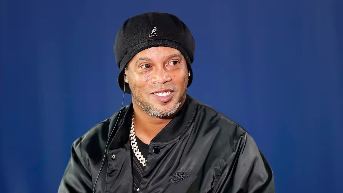 De las canchas a la música: Ronaldinho sorprende con "Camisa