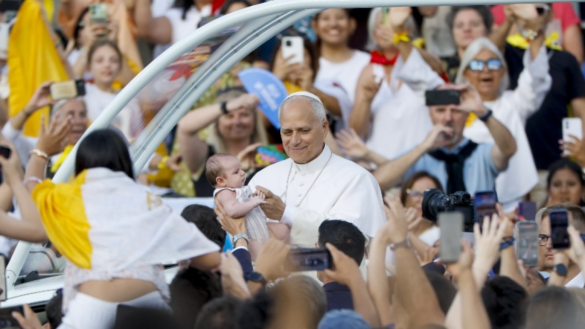 Papa denuncia violencia contra mujeres en su visita Barcelon