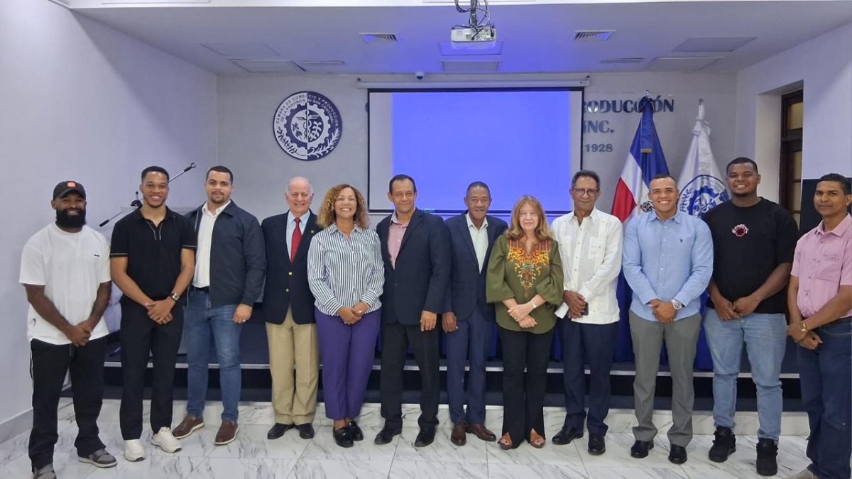 Los Cacaos celebra centenario de historia con un g