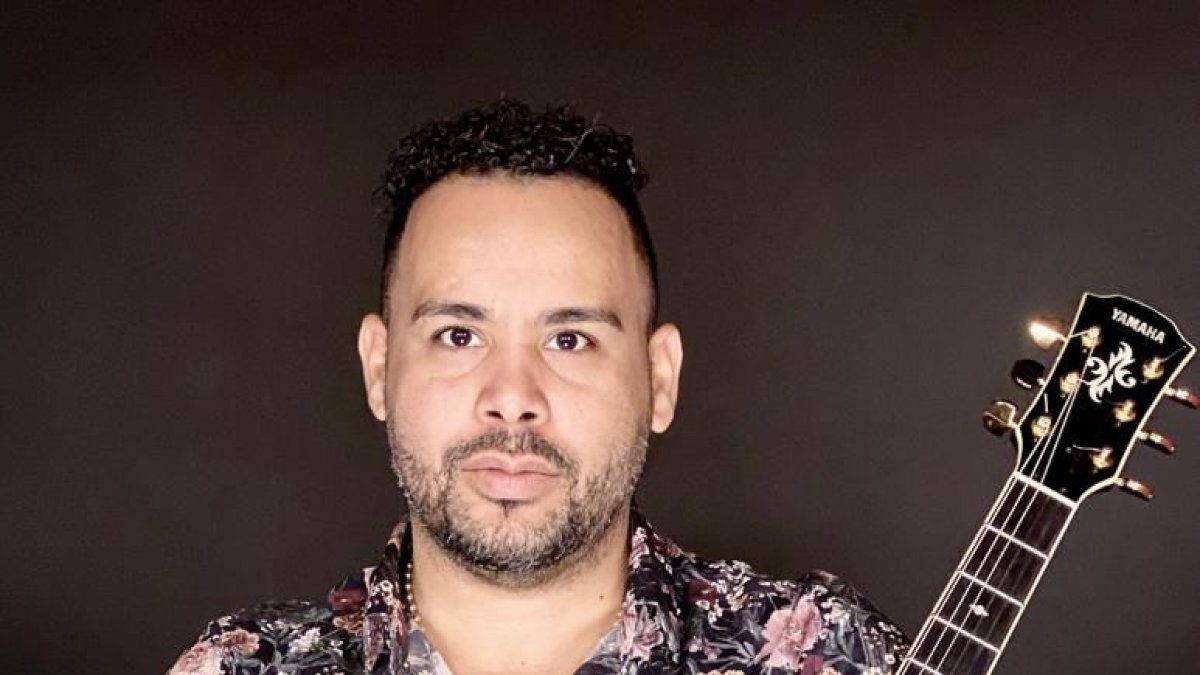 Conoce a Robinson Hernández, el productor que marca la pauta
