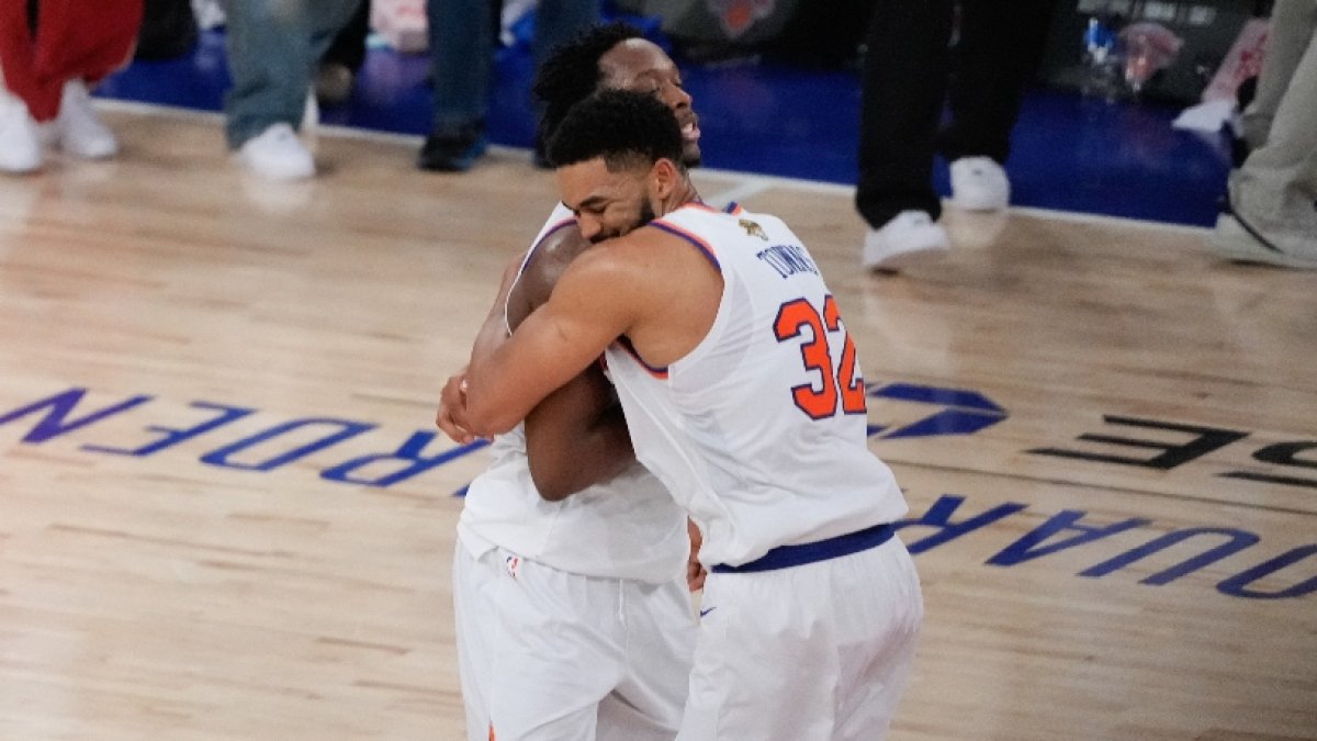 Knicks a ley de un juego para título