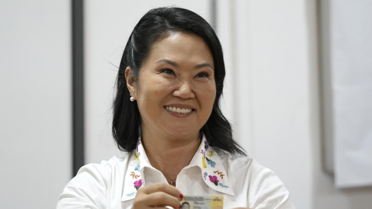Keiko Fujimori lidera con estrecha ventaja de 561 votos sobr