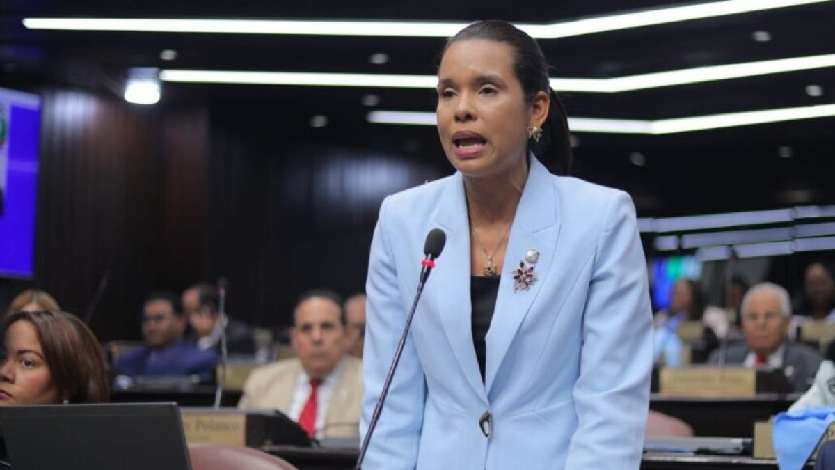 Diputada somete ley regula cigarro electrónico