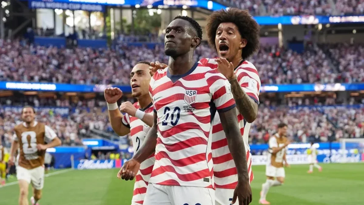 Paraguay, por su parte, apenas dispuso de ocasiones durante el juego debido a la asfixiante presión, lo que obligó a los suramericanos replegar filas y enjaularse en su propio campo para intentar frenar los constantes ataques de un rival.