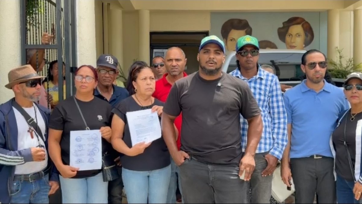 Vecinos amenazan con protestas si no reparan carreteras en Hermanas Mirabal