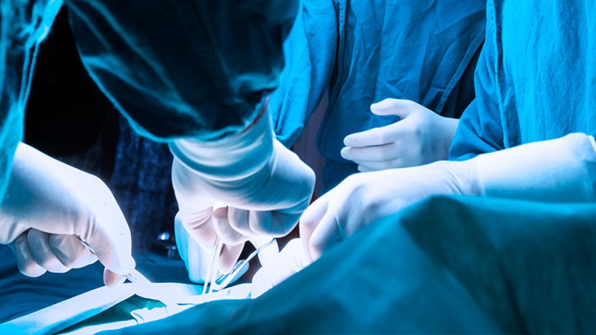 Cirujanos alertan que nuevo código penal criminaliza errores médicos.