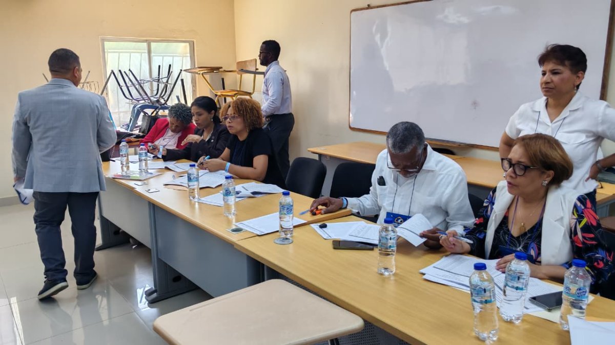 UASD elige nuevas autoridades en jornada democrática y transparente