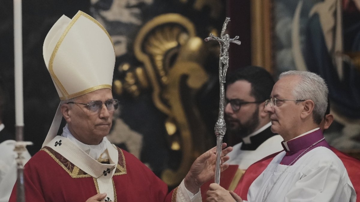 El papa preside el funeral del cardenal Camillo Ruini.