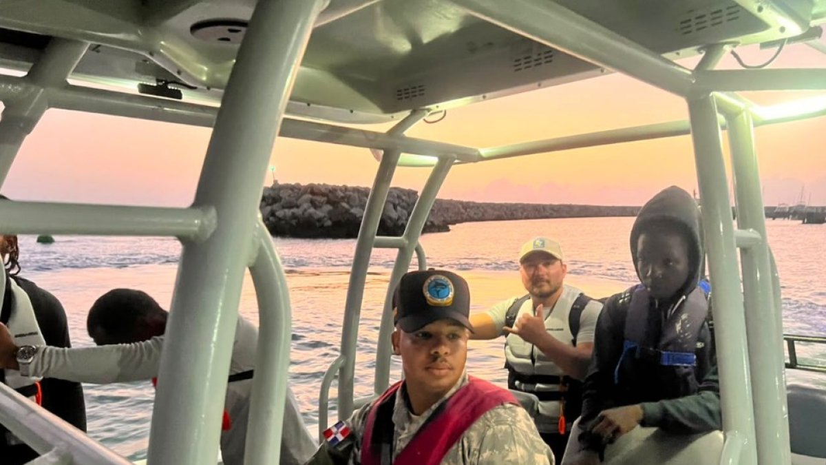 Armada dominicana rescata a 4 náufragos cerca de Puerto Plata
