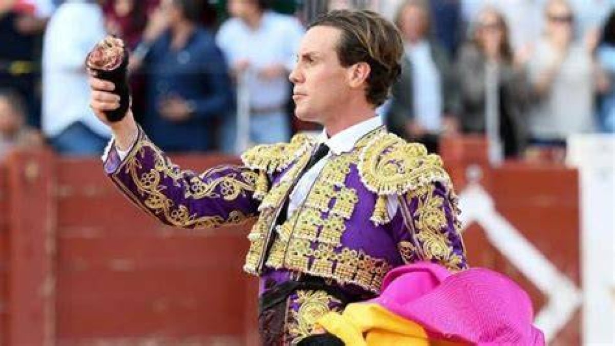 Drama en la plaza: Tomás Angulo lucha por su vida tras cornada