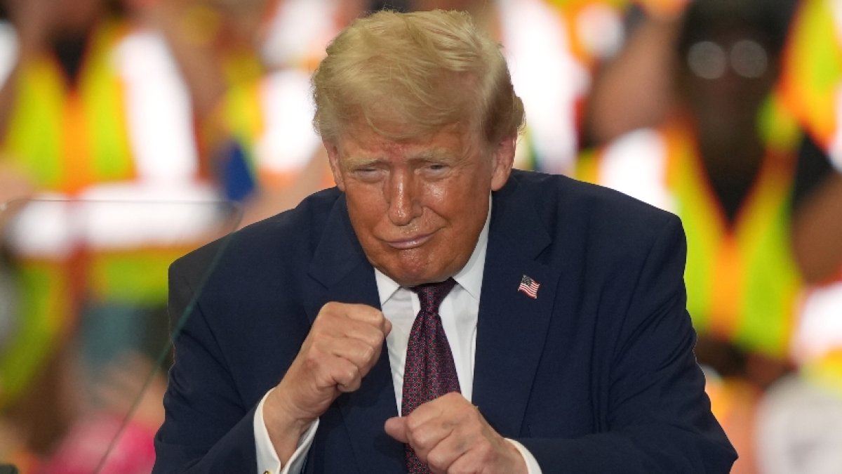 Trump en las instalaciones de  Mack Trucks, Pensilvania