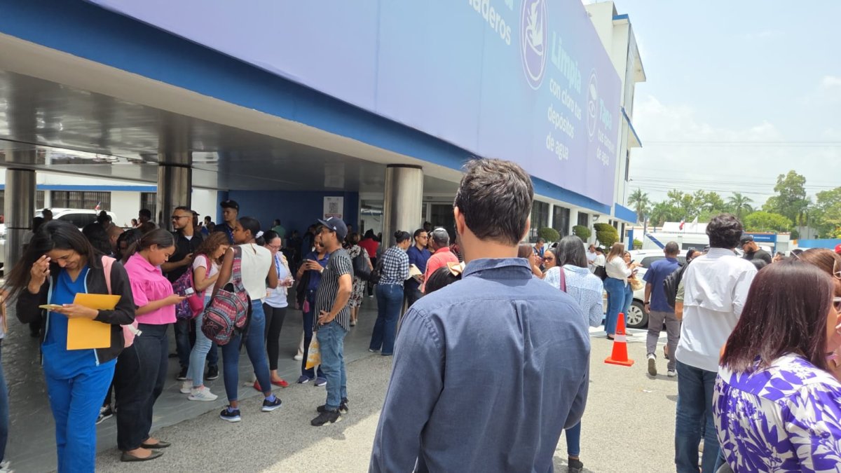 Colaboradores del Ministerio de Salud Pública en evacuación