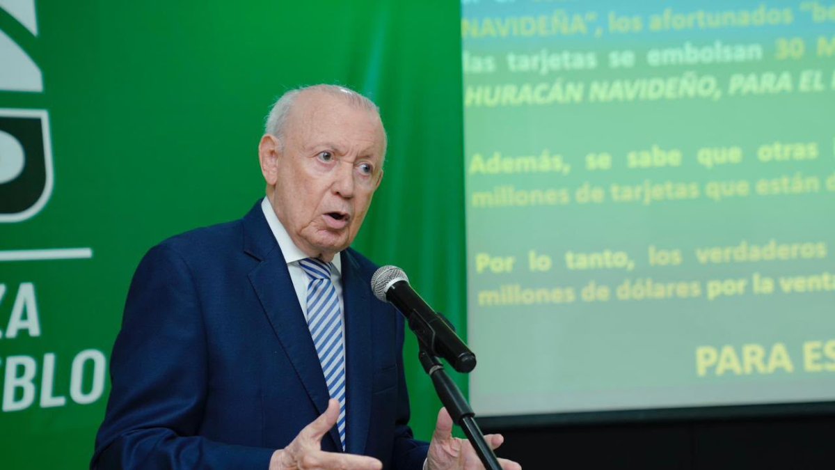 Alburquerque acusa al gobierno de engañar al pueblo con reforma fiscal