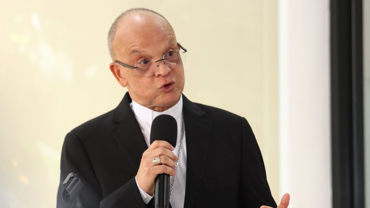Obispo dominicano pide periodismo ético ante avance de la inteligencia artificial