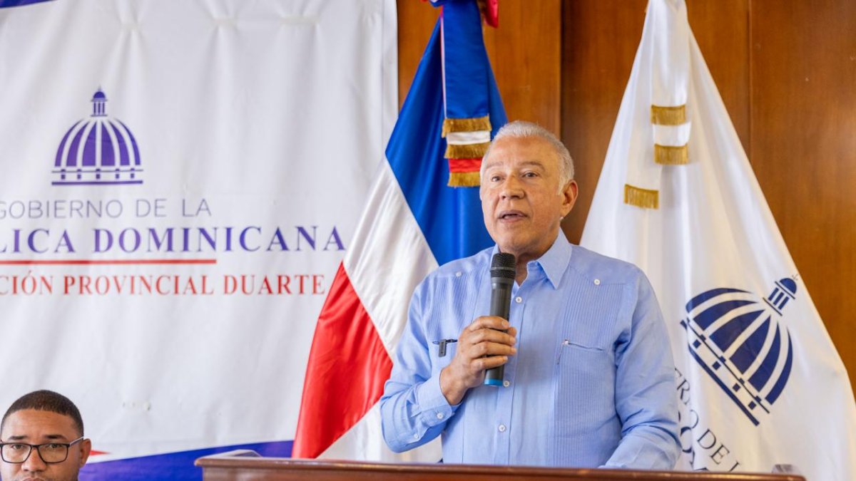 Gobierno entrega cuatro autobuses