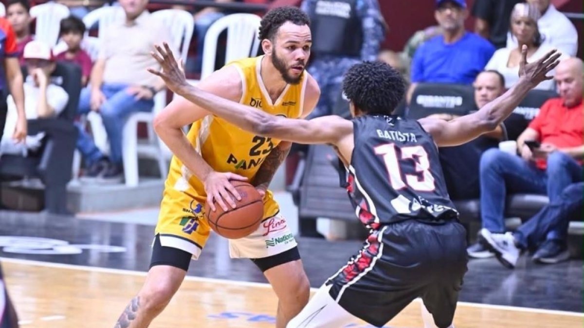 Acción en uno de los partidos de la serie regular