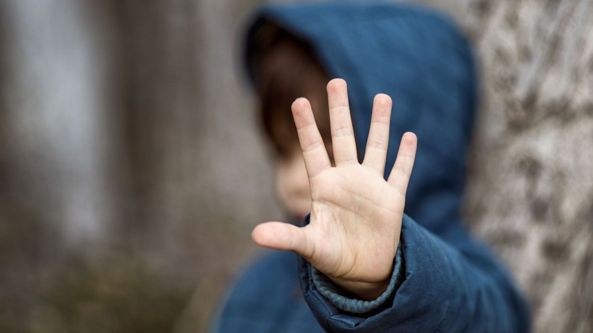 conani investiga maltrato infantil en guardería de san pedro de macorís