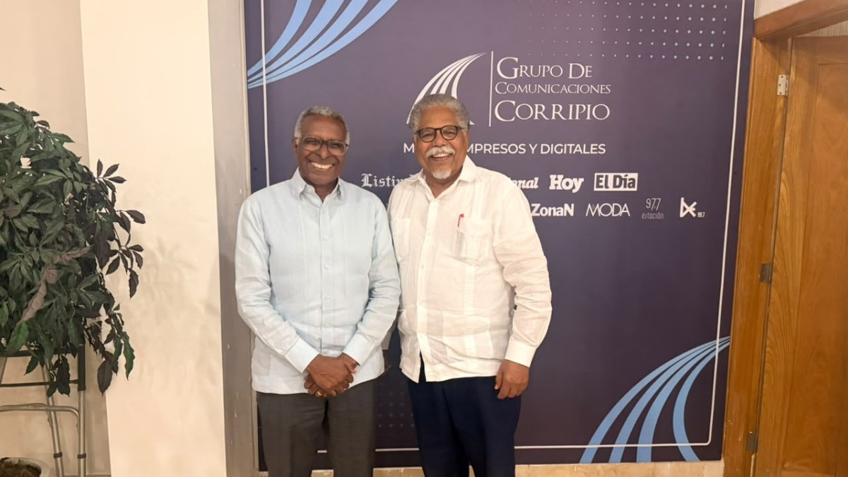 Bienvenido Álvarez Vega junto a Rolando Guzmán