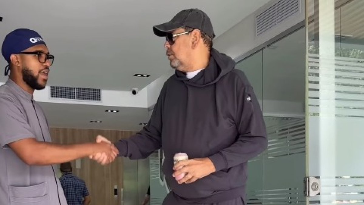 Fernando Villalona sale del hospital tras superar infección estomacal