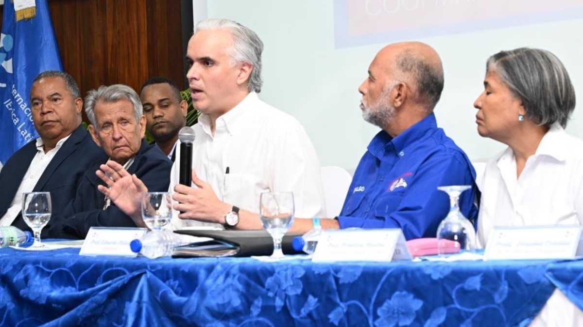 El ministro de Educación, Luis Miguel De Camps, en el Pleno Nacional de la ADP.