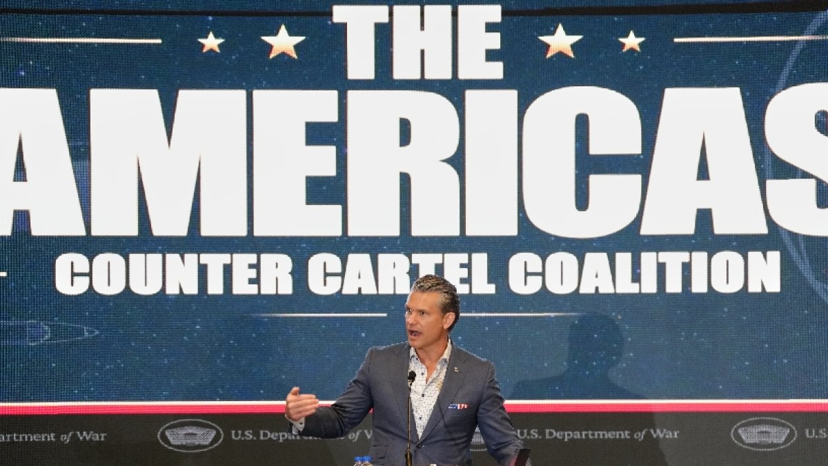 El secretario Pete Hegseth da su discurso en Panamá. AP