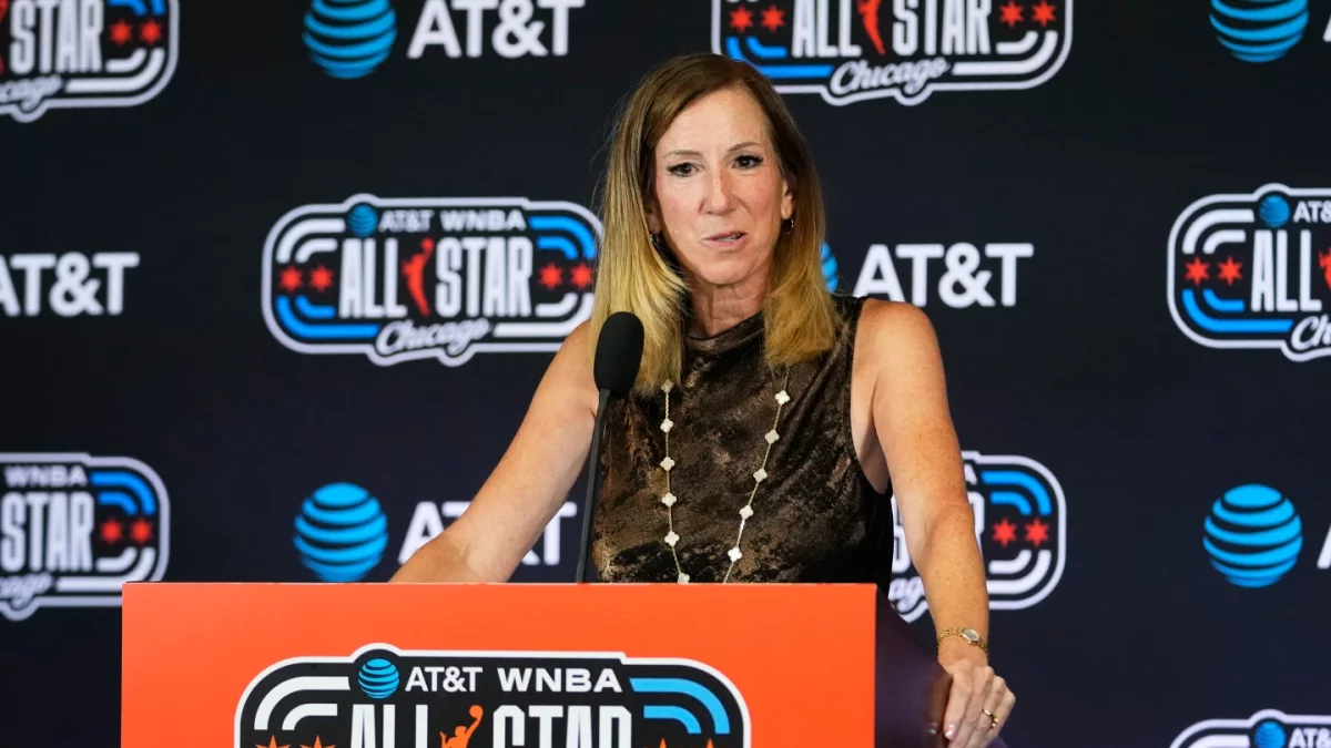 La comisionada de la WNBA, Cathy Engelbert