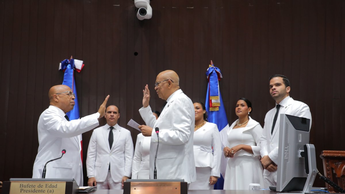 Alfredo Pacheco reelegido presidente de la Cámara de Diputados
