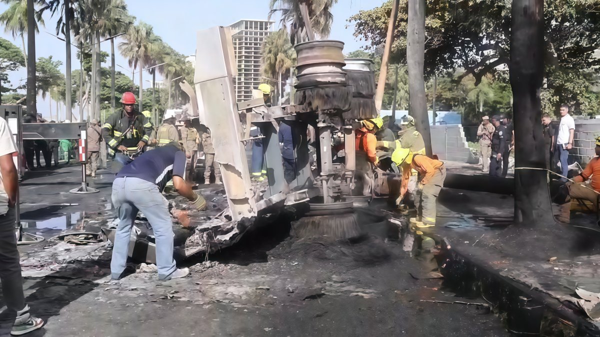 La explosión provocó que dos personas perdieran la vida y una resultara herida.