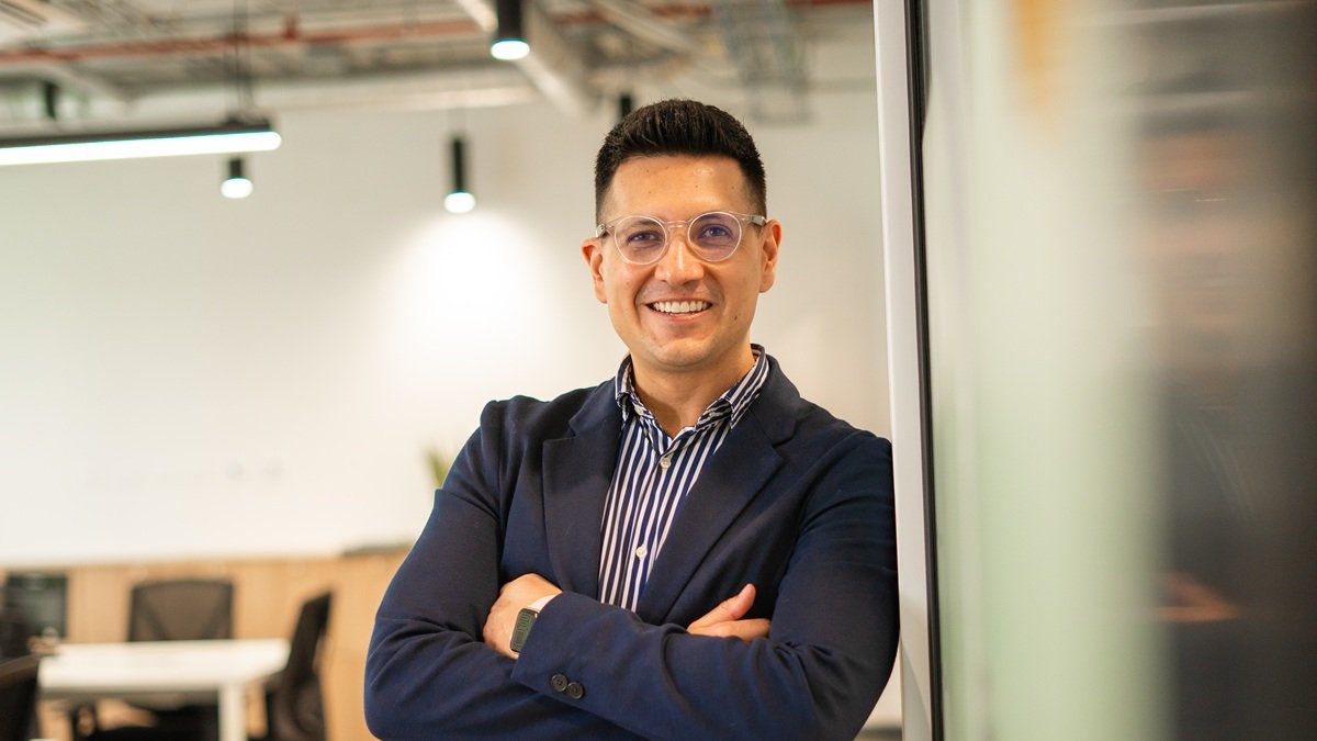 Líderes en LinkedIn influyendo en decisiones empresariales.
