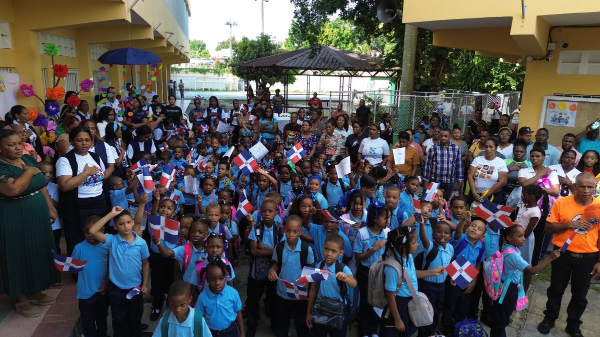 Año escolar 2026-2027 arranca con éxito en escuela Santiago Hirujo Sosa