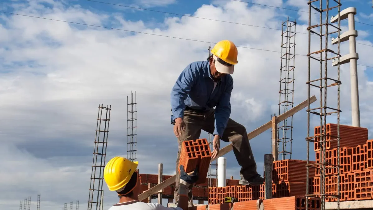 Aumento salarial en construcción beneficia trabajadores dominicanos