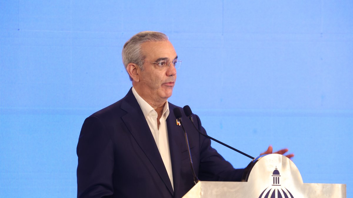 Luis  Abinader.   D.wany  Núñez.