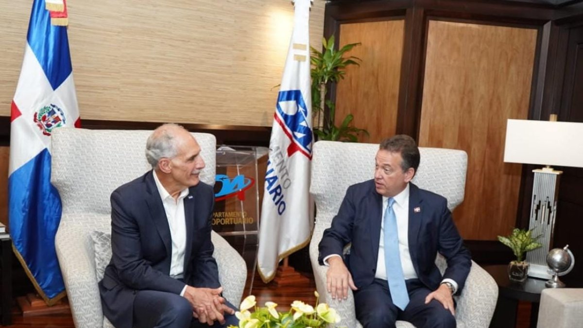 Canciller Víctor “Ito” Bisonó recibe al presidente de Honduras en visita oficial a República Dominicana