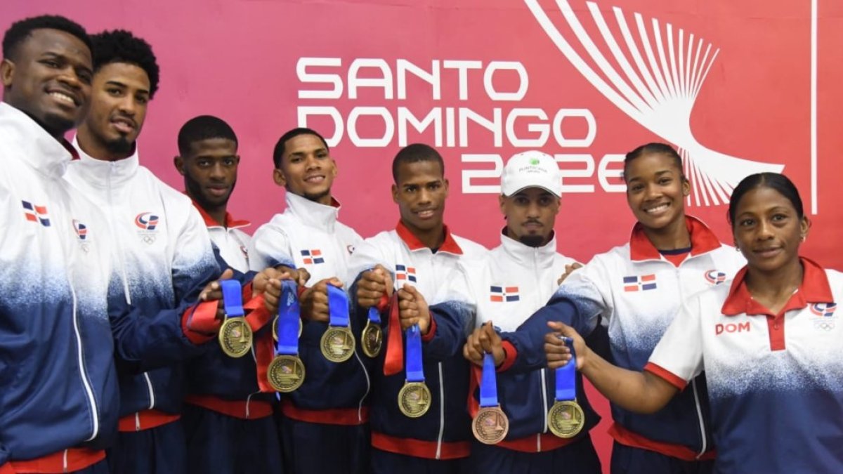 Desde la der., Estefany Almánzar, Katherine Brea, Yunior Alcántara, Disney Ezequiel, Miguel Encarnación, Ricardo Cuello, Noel Pacheco y Cristian Pinales.