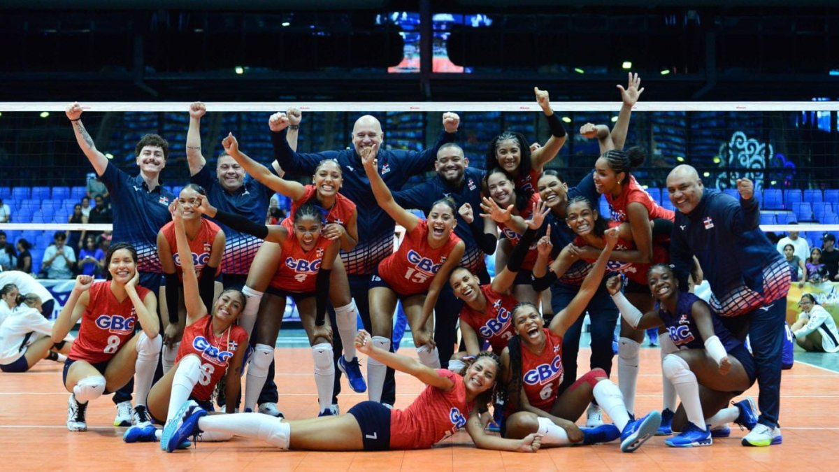 Las dominicanas celebran anoche tras vencer a Nicaragua 3-0