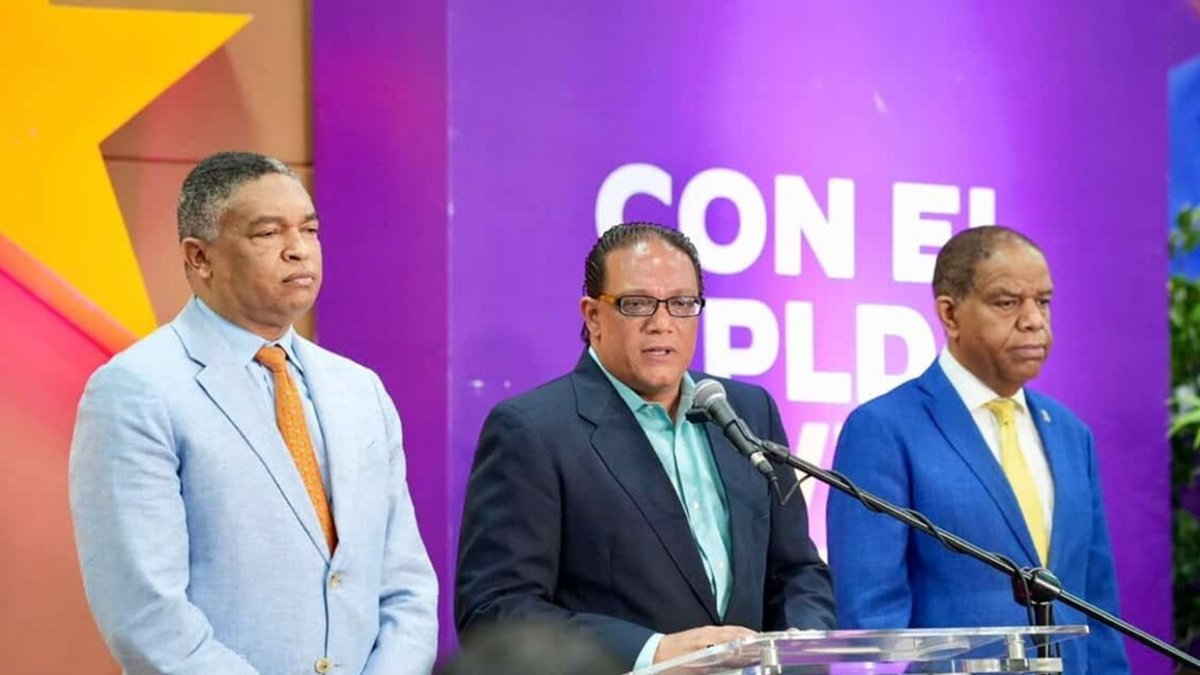 Yván Lorenzo, Manfred Mata y Danilo Díaz durante la rueda de prensa