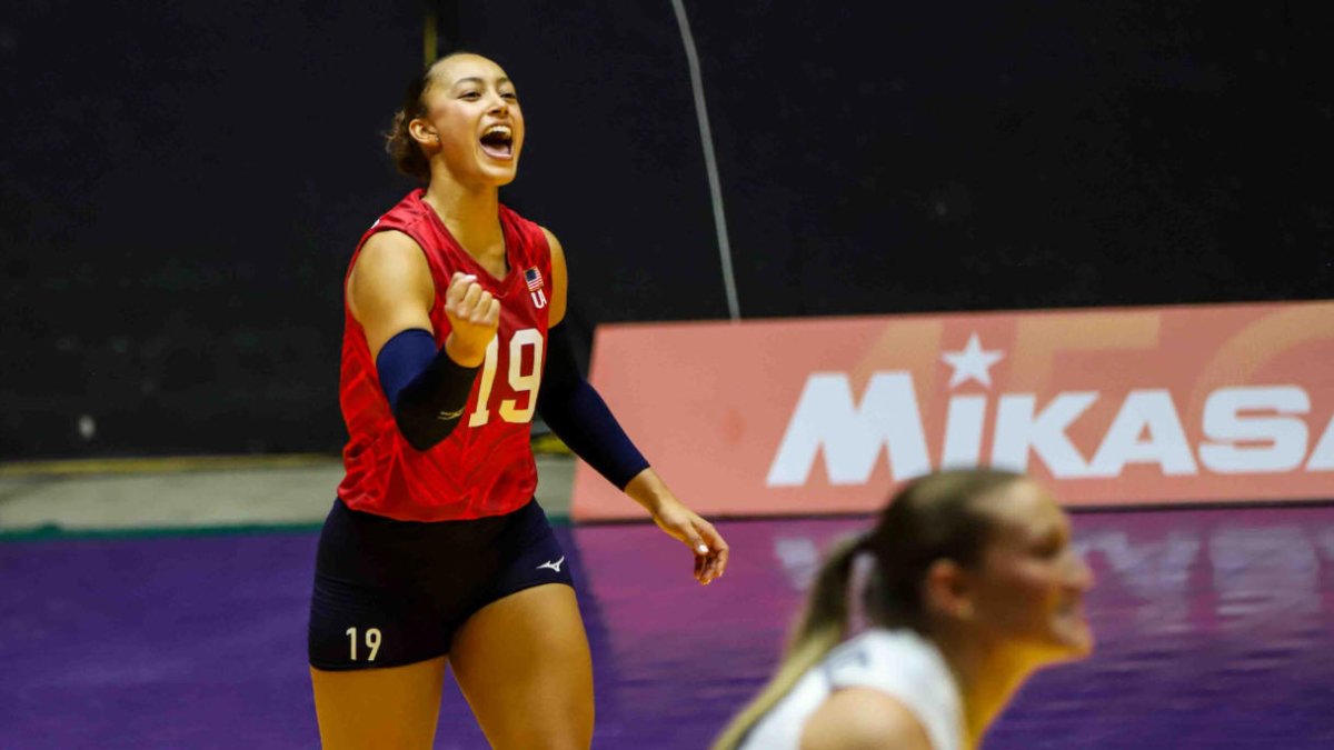 Elena Oglivie de Estados Unidos reacciona feliz
tras ganar el partido de anoche ante Dominicana para llevarse la medalla de oro en la Copa Panam.