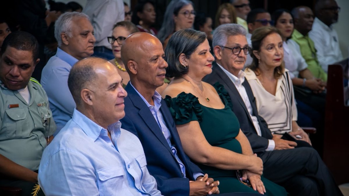 El concierto, que reunió a cientos de personas de la comunidad y zonas aledañas, tuvo como escenario la Parroquia Sagrado Corazón de Jesús,