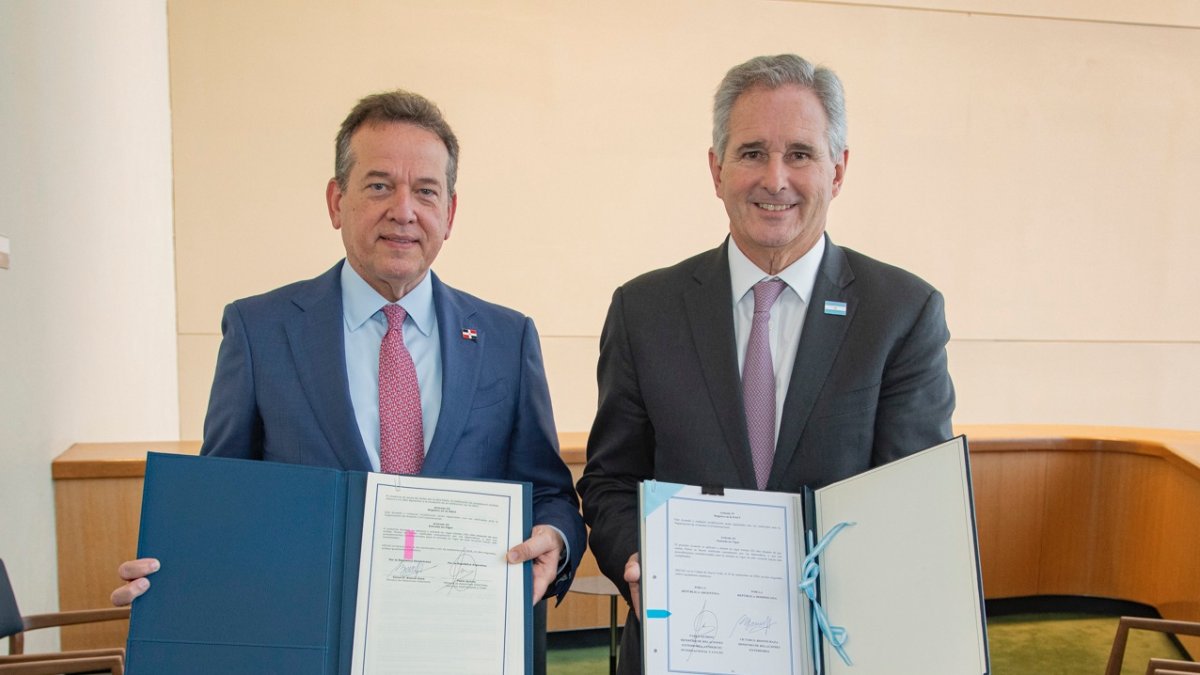 RD y Argentina suscriben acuerdo para ampliar conectividad aérea y ...