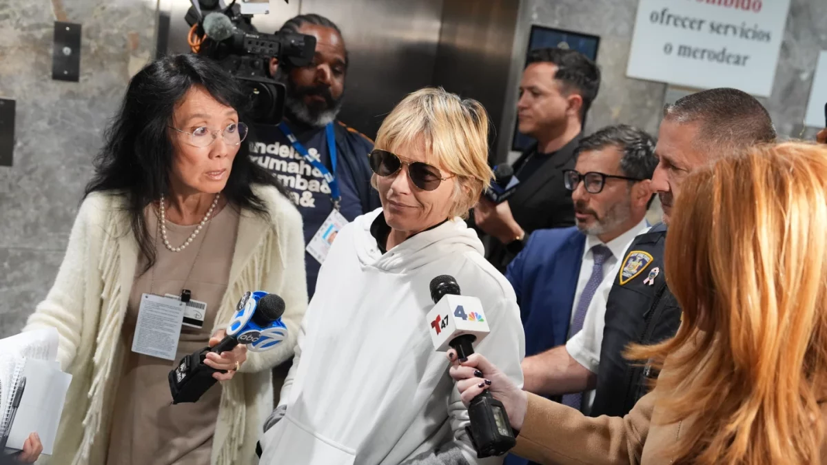 Selma Blair niega haber intentado abrir la puerta del avión: ¿A qué atribuyó el accidente?