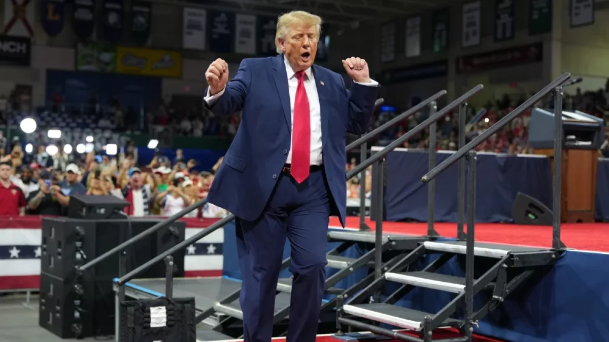 Trump planteó tal idea anteriormente este año, pero no la había mencionado en los últimos meses.