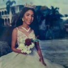 La joven andaba en un motor junto a un hombre y otra persona.