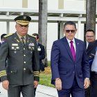 En la gráfica, el Tte. Gral., ERD, Carlos Antonio Fernández Onofre, mientras caminaba para la foto oficial en la Conferencia Anticarteles de Las Américas en el Comando Sur de los Estados Unidos.