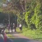 Hallan hombre muerto en acera del Jardín Botánico