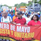 Cientos marchan hasta el Palacio Nacional en Día del Trabajo.  Arlenis Castillo.