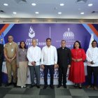 El ministro de Deportes  Kelvin Cruz y Gary Bautista, con  los representantes de las universidades.