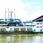 El País / Proyecto Planta y Gasoducto Los Mina-Estrella del Mar, SEABOARD/TCC es una empresa legalmente constituida bajo las leyes de las islas Bermudas y establecida en la República Dominicana desde 1989 a través de las instalación de las Barcazas EDN y EDM de Generación de Energía Electrica para alcanzar una capacidad instalada de 111 Mw; ambas unidades están localizadas en la Rivera Occidental del Río Ozama y en sus procesos operativos utilizan Fuel Oil No.6 como combustible, Hoy / Francisco Reyes / 01 / 03 / 2012 /