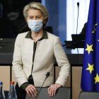 La presidenta de la Comisión Europea, Ursula von der Leyen, a su llegada a una reunión del Colegio de Comisarios, en Estrasburgo, Francia, el 14 de diciembre de 2021. (Julien Warnand, Pool Foto via AP)