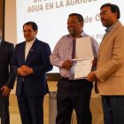 Limber Cruz, Secilio Espinal, Olmedo Caba y graduando.