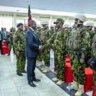 El presidente de Kenia, William Ruto, saluda parte de los policías que van para Haití.